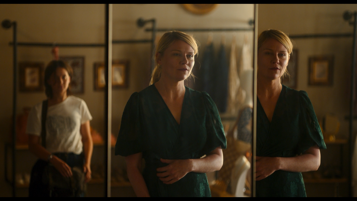 Кадр из фильма Падение империи (2023)