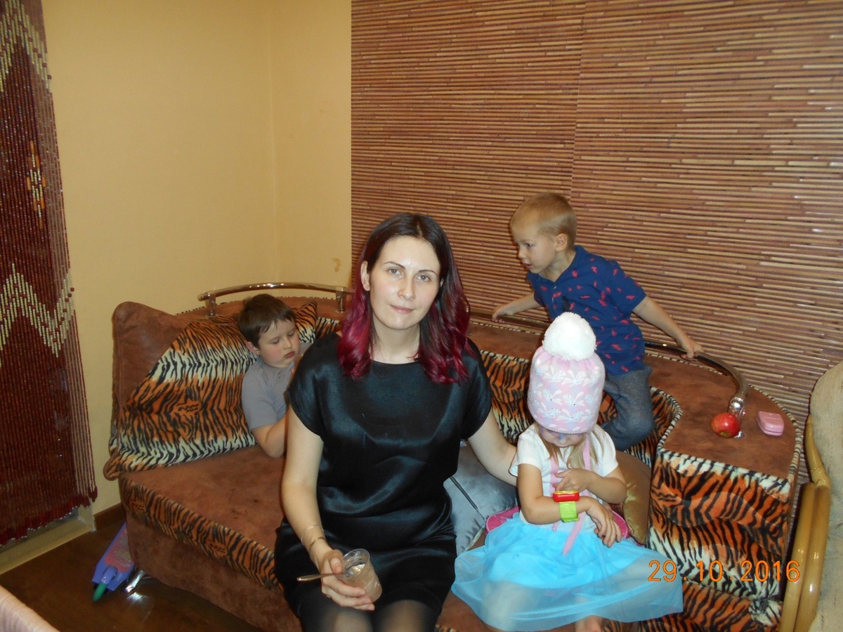 Здесь на 3 месяце беременности второй дочкой , октябрь-ноябрь 2016