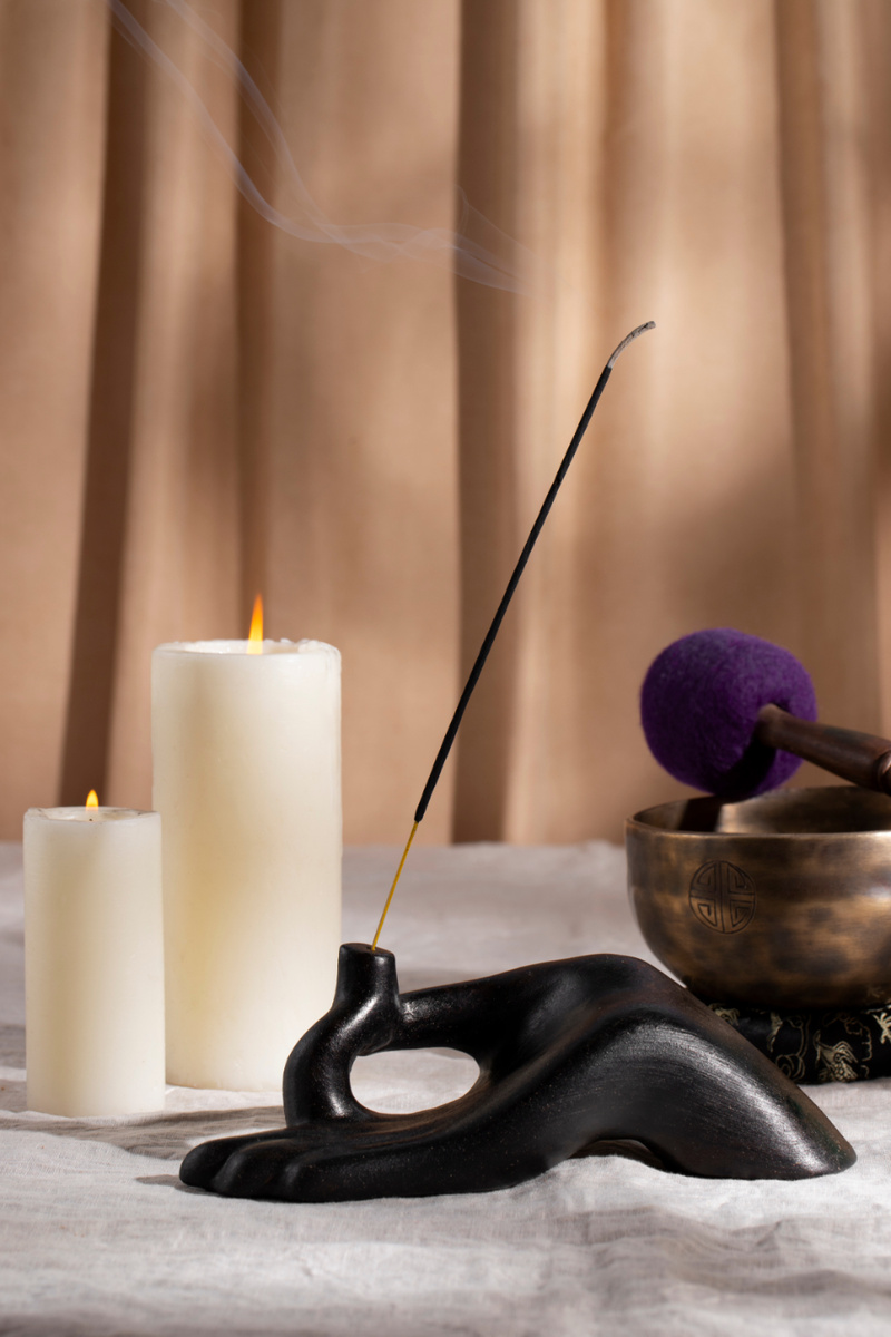 Источник: <a href="https://ru.freepik.com/free-photo/meditation-tranquility-with-buddha-statuette_43473304.htm#fromView=search&page=1&position=4&uuid=ae19920a-ce90-402d-a702-004a332a3e2f&new_detail=true">Изображение от freepik</a>