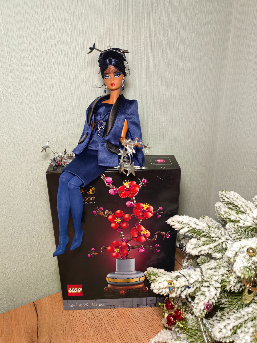 Barbie Silkstone: Barbie Signature - Sapphire Anniversary Barbie Fashion Model Collection Doll и LEGO Botanical Collection - Plum Blossom