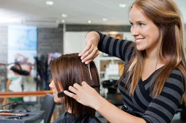    Когда лучше стричься и красить волосы в марте 2025 года?