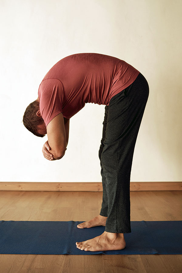 Фото № 1. Наклон на прямых ногах