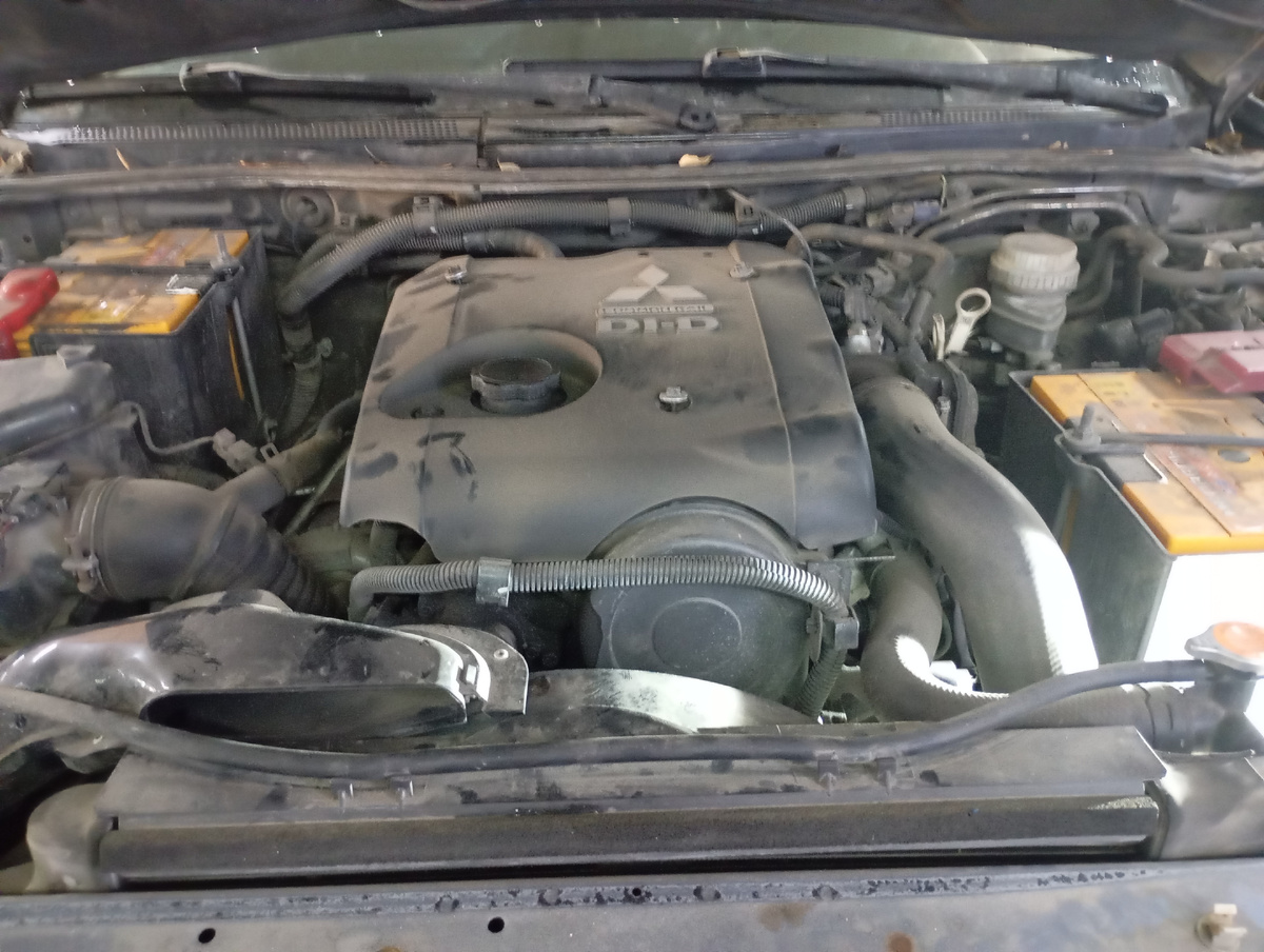 Вот так выглядит подкапотное пространство. 