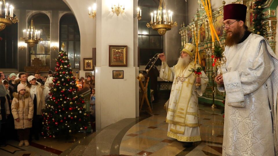    Ночная рождественская служба в Александро-Невском Соборе. Источник: Виталий Барабаш