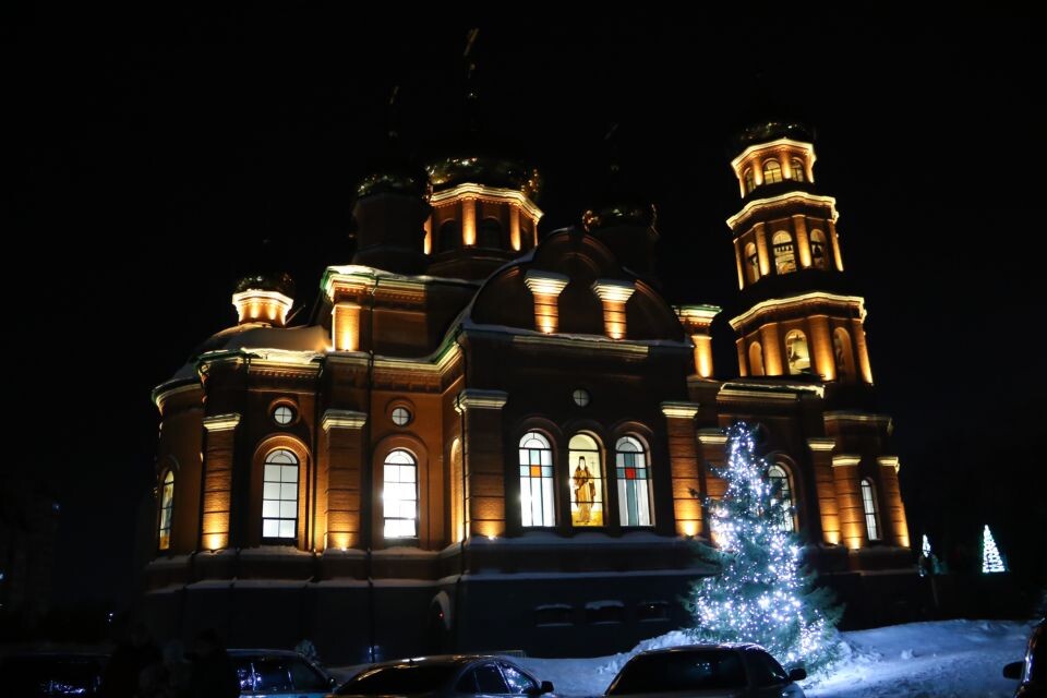    Ночная рождественская служба в Александро-Невском Соборе. Источник: Виталий Барабаш