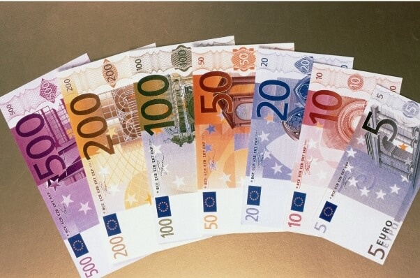 EUR