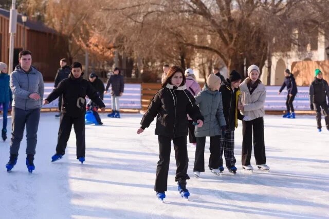    До какого числа работает каток в Кремле?
