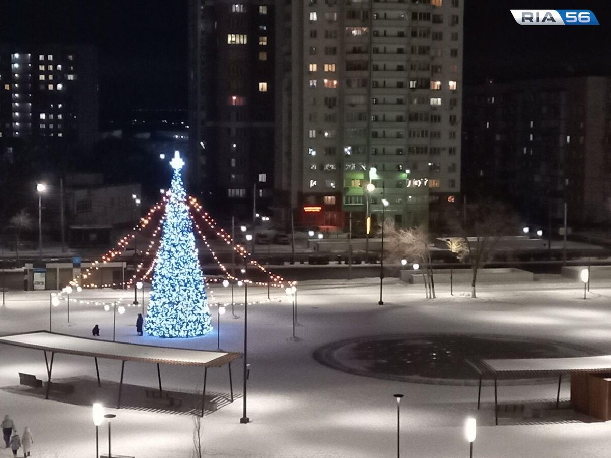  📷    Прекрасен и ночью, и днем. Зимний парк у «Китайской стены» в Оренбурге похож на сказку Белов Михаил Александрович