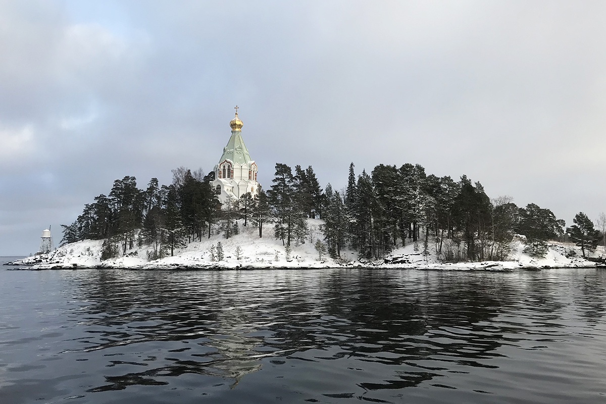    Зимой путь по Ладоге до острова Валаам занимает около четырех часов. / Татьяна Тюменева