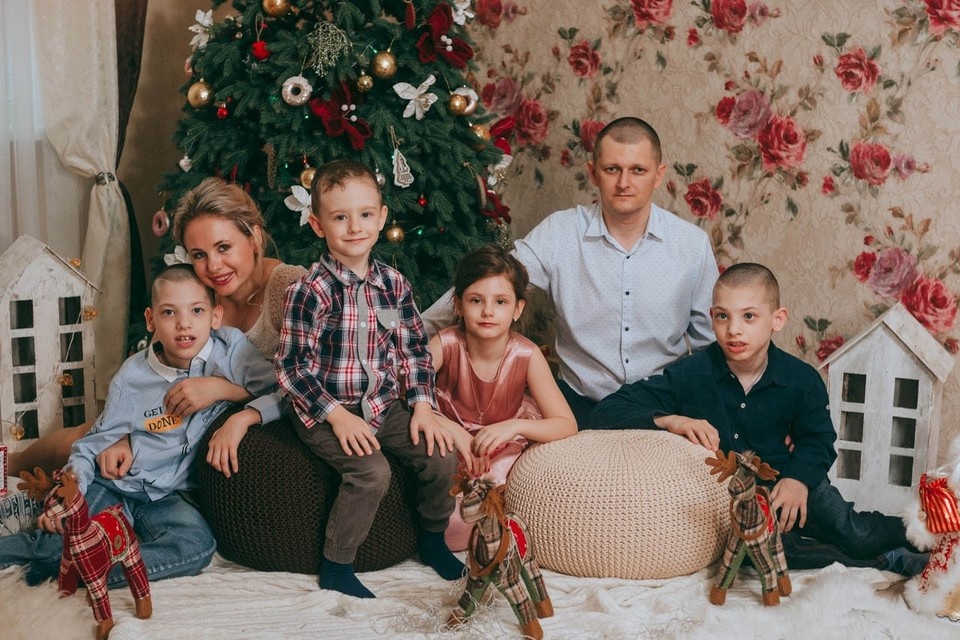    Многодетная семья из Ставрополя рассказала о своих новогодних традициях. Фото: семейный архив героев публикации