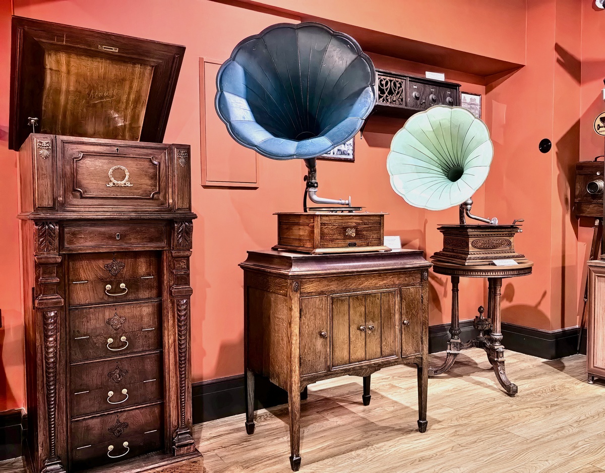    Так выглядели проигрыватели пластинок в начале XX века. / Дмитрий Бевза/РГ