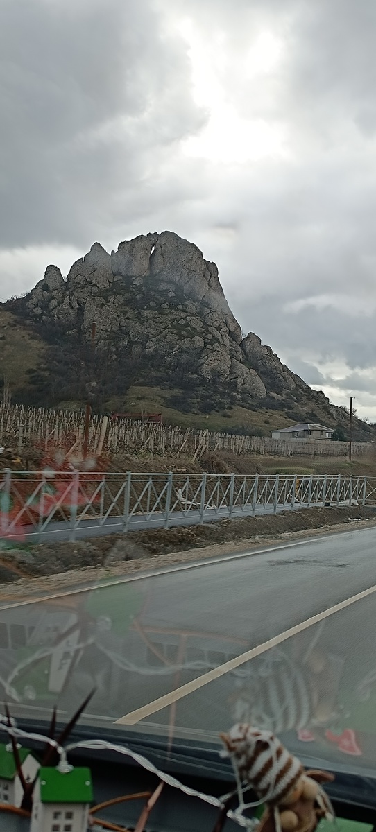 Подъезжаем к Курортному. Дорога новая, тротуары наконец-то. 