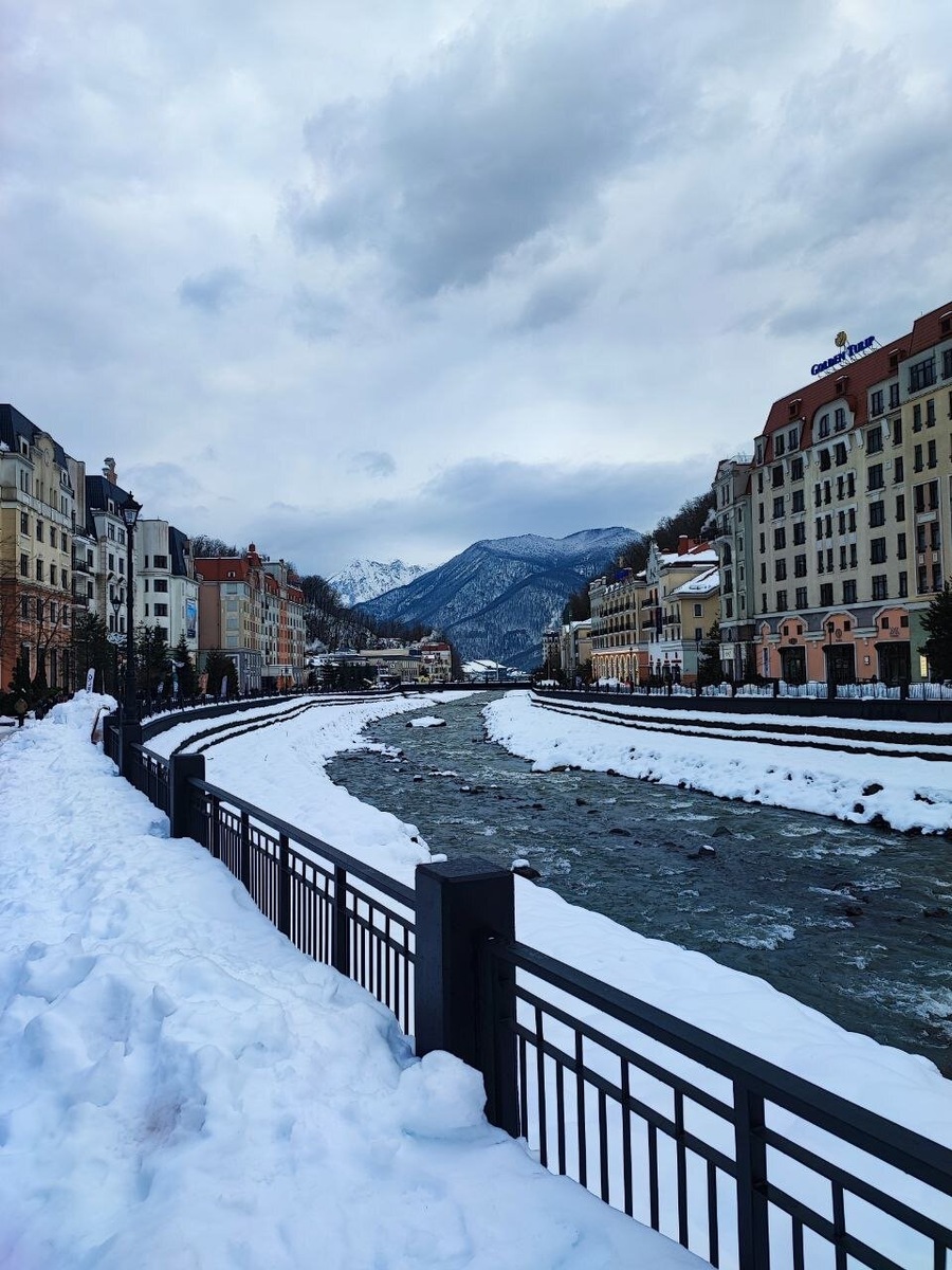 Набережная в Розе Хутор