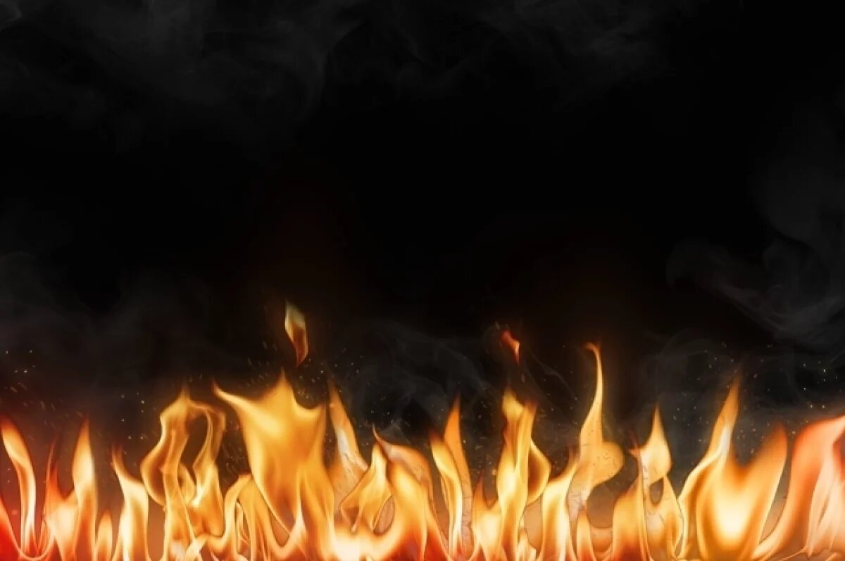    Вечером в квартире загорелся диван.