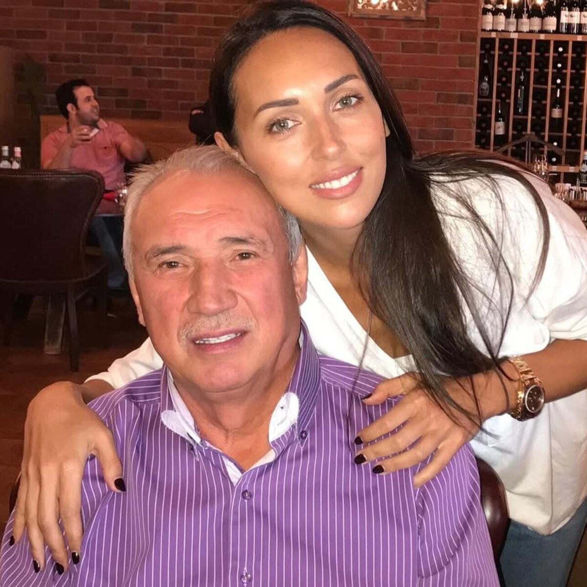    Певица Алсу с отцом Социальные сети