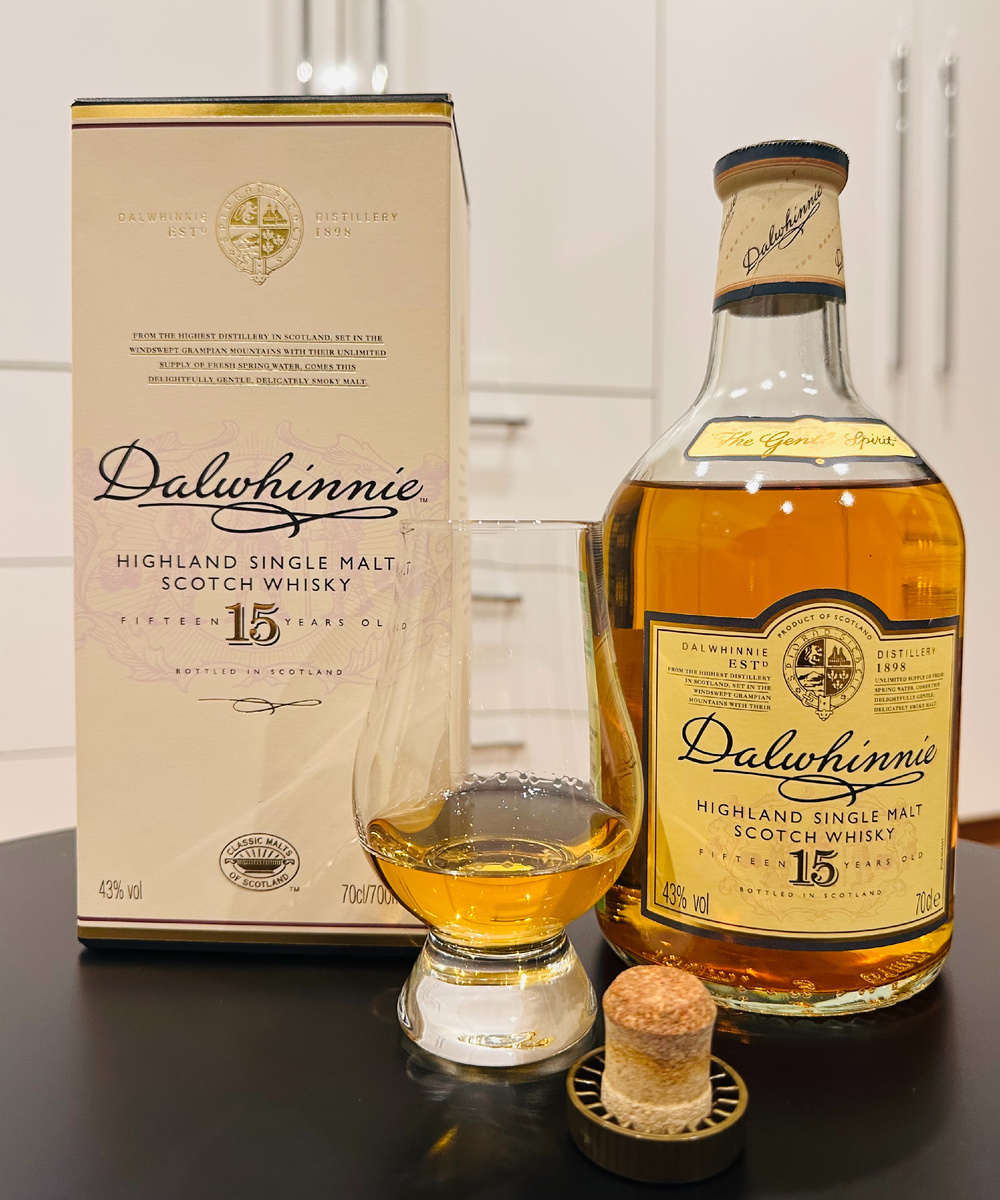 Все выглядит красиво и презентабельно, но вот качество коробки мягко говоря не очень.