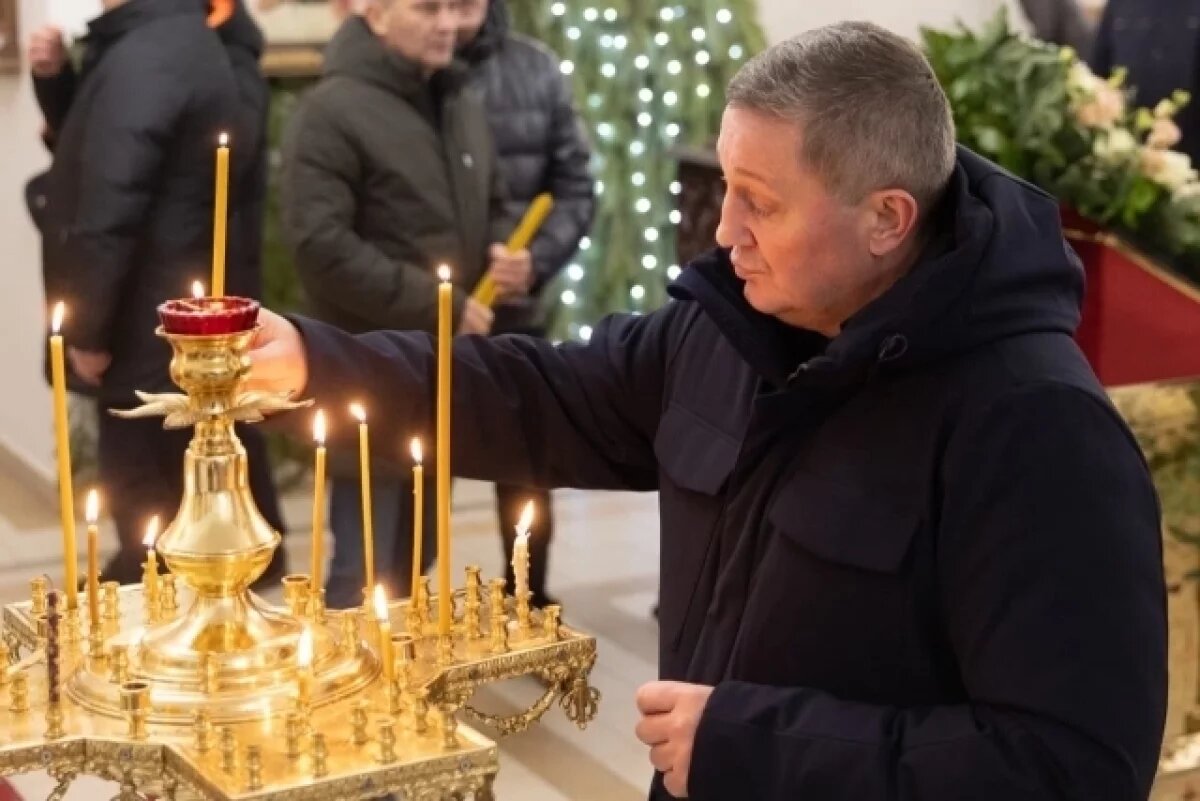    Губернатор и мэр Волгограда встретили Рождество в храме на севере города