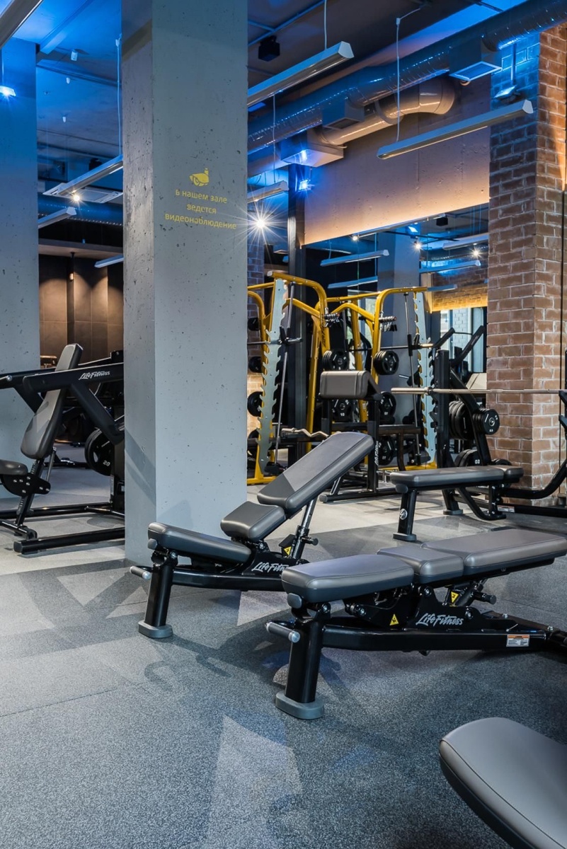 Вот план четвертого дня подготовки к лету для девушки и парня, включая тренировку, советы по питанию и активностям.