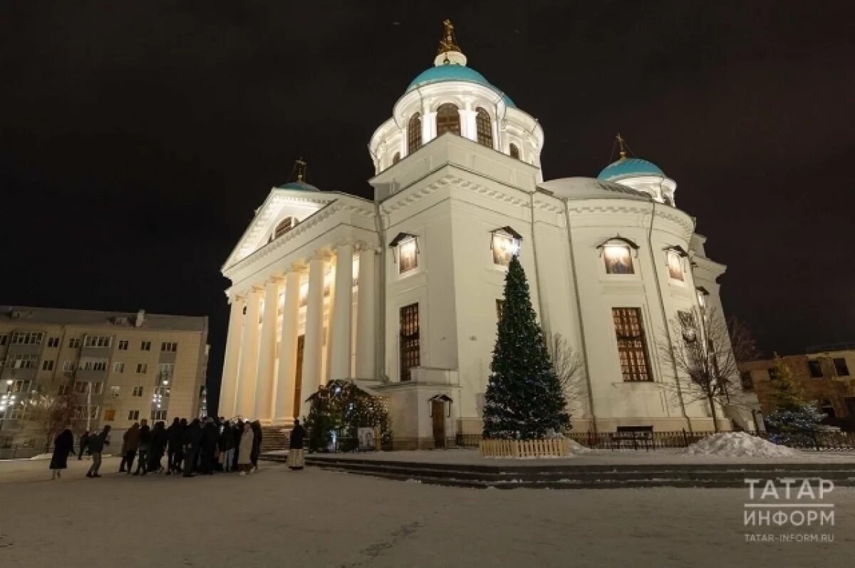    Раис РТ Рустам Минниханов поздравил православных татарстанцев с Рождеством