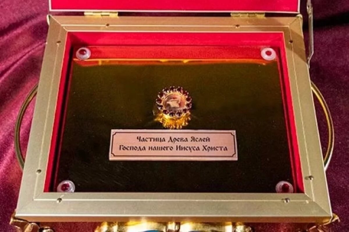    Перед Рождеством в Воронеж привезли частицу Древа Яслей Богомладенца Христа