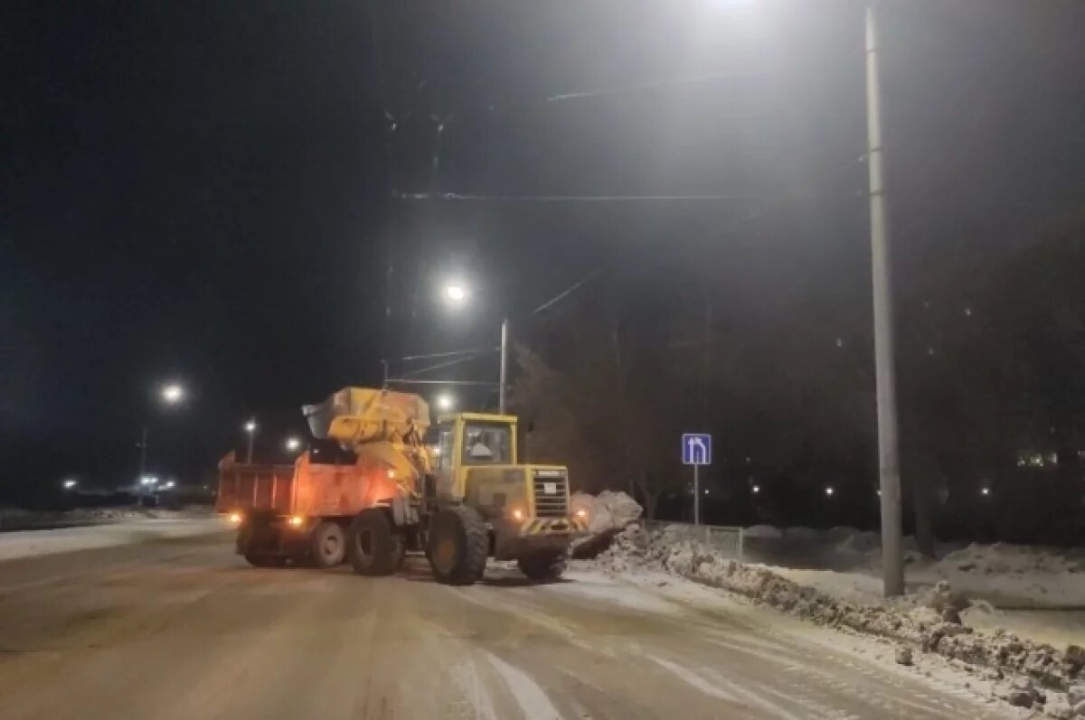    Ночью 7 января на дороги Ульяновска высыпали 60 тонн пескосоляной смеси