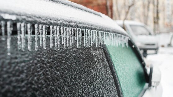    В Москве ввели "оранжевый" уровень погодной опасности из-за ледяного дождя Ирина Петрова