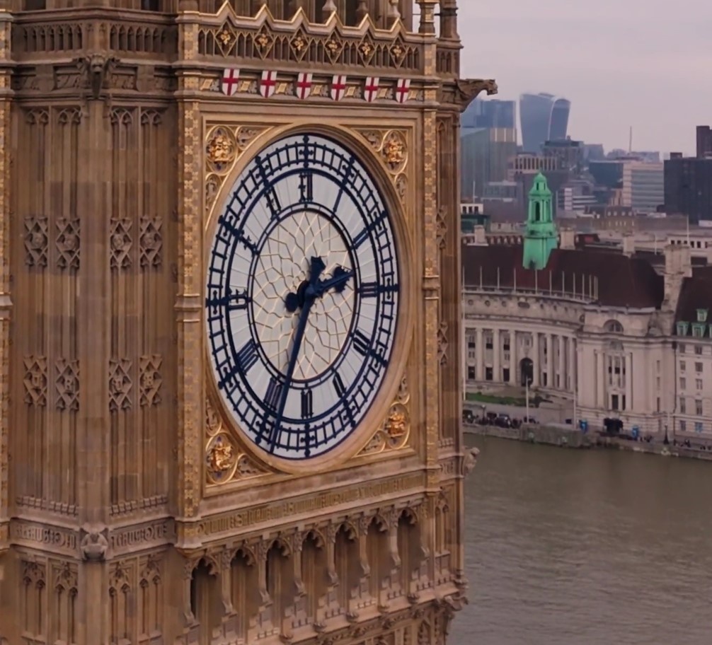 Башня называется Елизаветинской (ранее — Часовой башней).