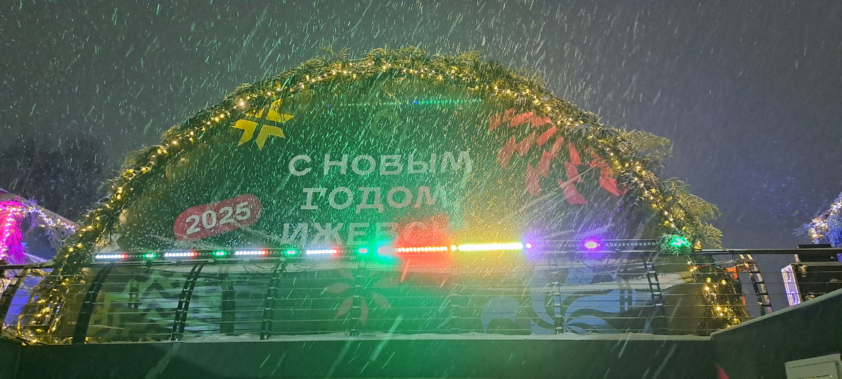 Сзади сцена оформлена тоже красиво (фото автора)