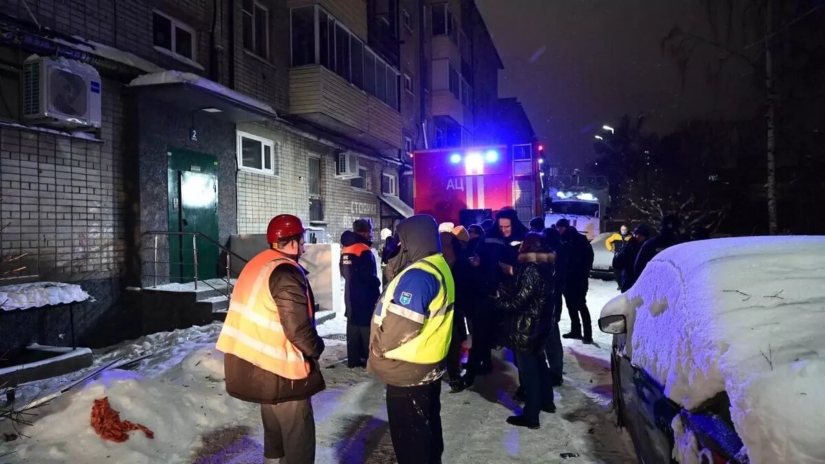Эвакуация пострадавших от взрыва газа в Петрозаводске. Фото: Артур Парфенчиков/Телеграм