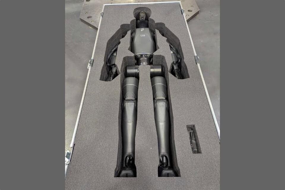 По словам гендиректора Бретта Эдкока, Figure 02 теперь поставляется коммерческим клиентам.