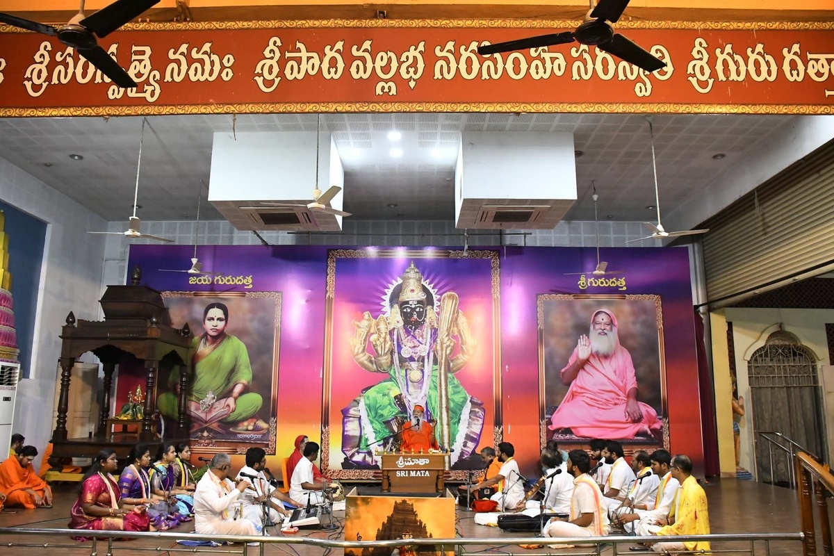 Дивья Нама санкиртана в ашраме в Виджаяваде, 31 декабря 2024, Датта Кшетра Нада Ятра 2025 