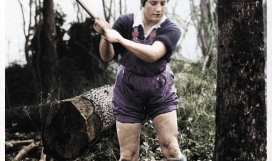 Одна девушка и 12 лесорубов 3 года в лесу: Анна Блок и её удивительная история выживания из XIX века