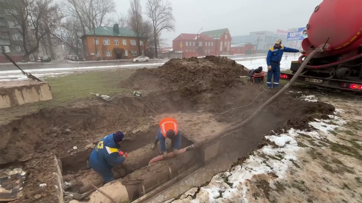    Глава Курска Игорь Куцак выехал на место аварии на улице 50 лет Октября