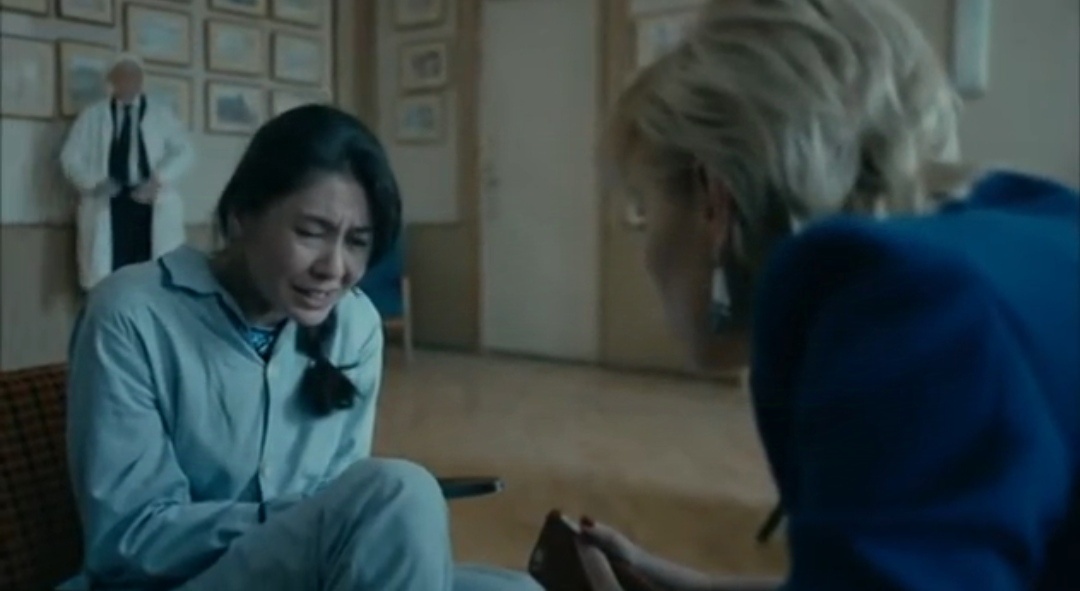 Женщину так мучили, что и она, и водитель попали в, итоге в психушку. Причём, судя по тем словам, которые потом оба пострадавших говорили полиции и пришедшей с ней побеседовать Липатовой, Барк с компанией высказывали такие лозунги, как очистить, казнить и так далее. Так что не стоит недооценивать степень вовлечения нынешних школьников, говоря об их пофигизме. 