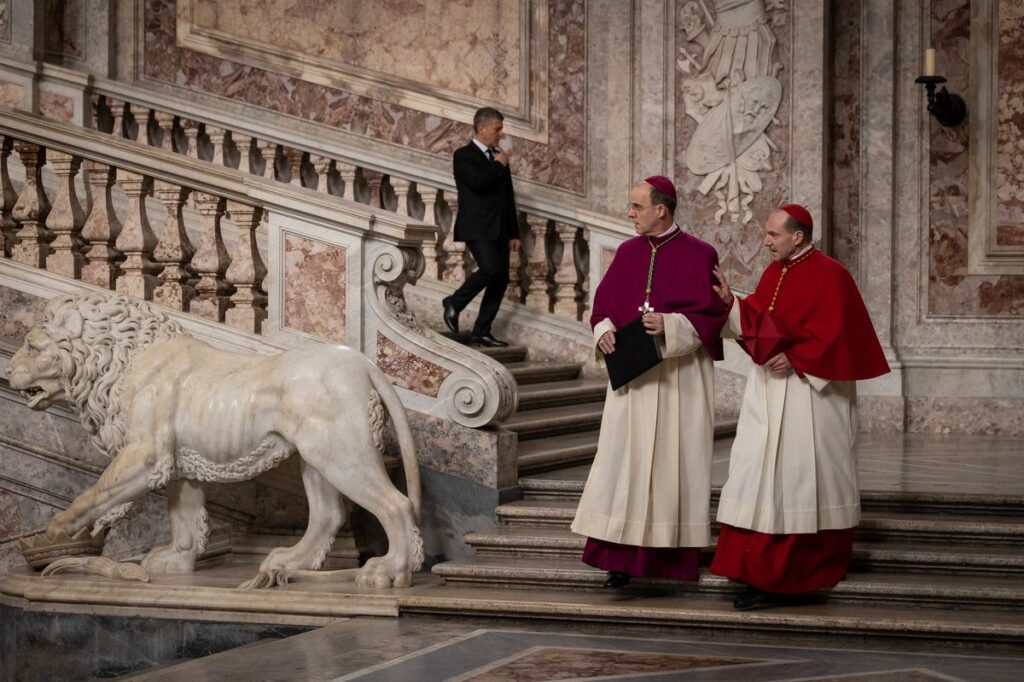 Кадр из фильма "Конклав"