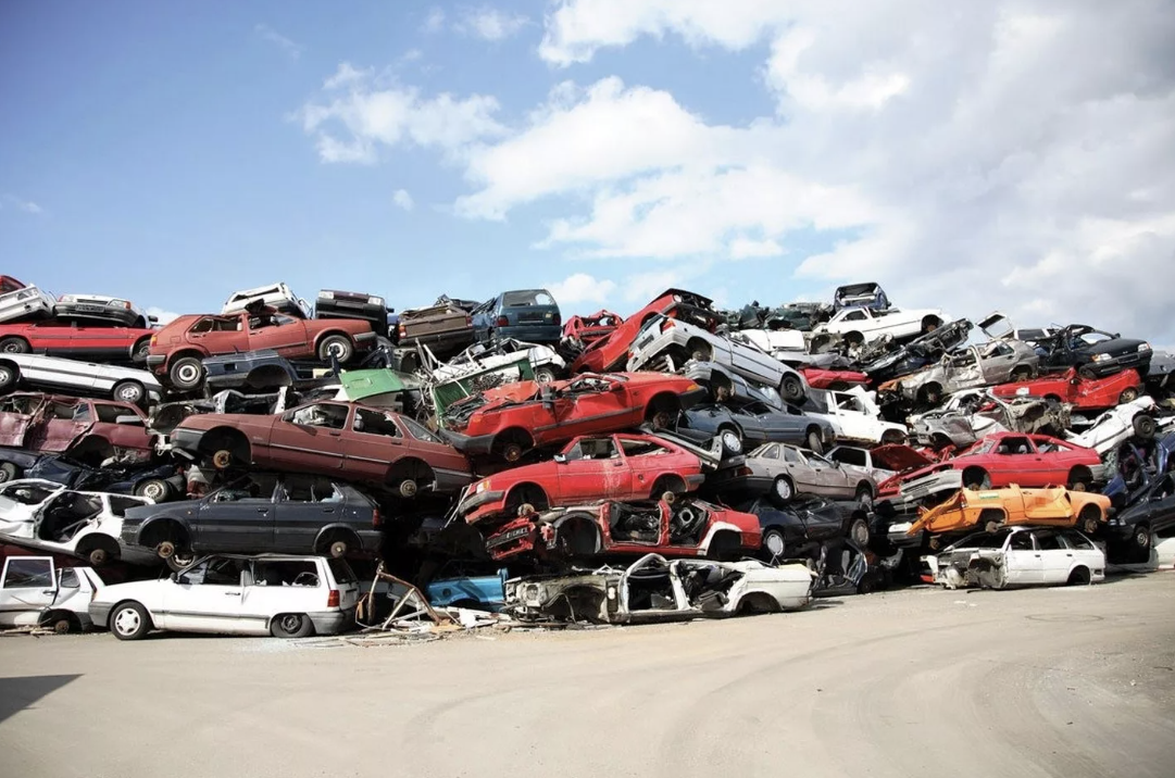 Автосвалок в США действительно много