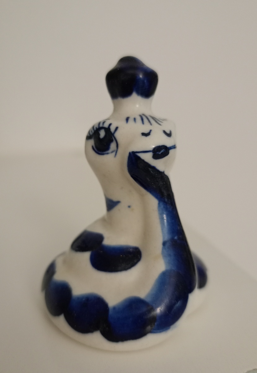 Сейчас год змеи. Мой год. Говорят змеи умные и мудрые Сильно не претендую на это😁 Пусть эта симпатичная змейка убережёт нас от мошенников🙏