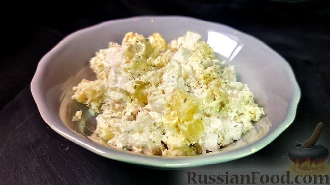 куриная грудка, ананас консервированный, сыр твёрдый, майонез, чеснок, травы итальянские сушёные, перец молотый, соль, масло растительное