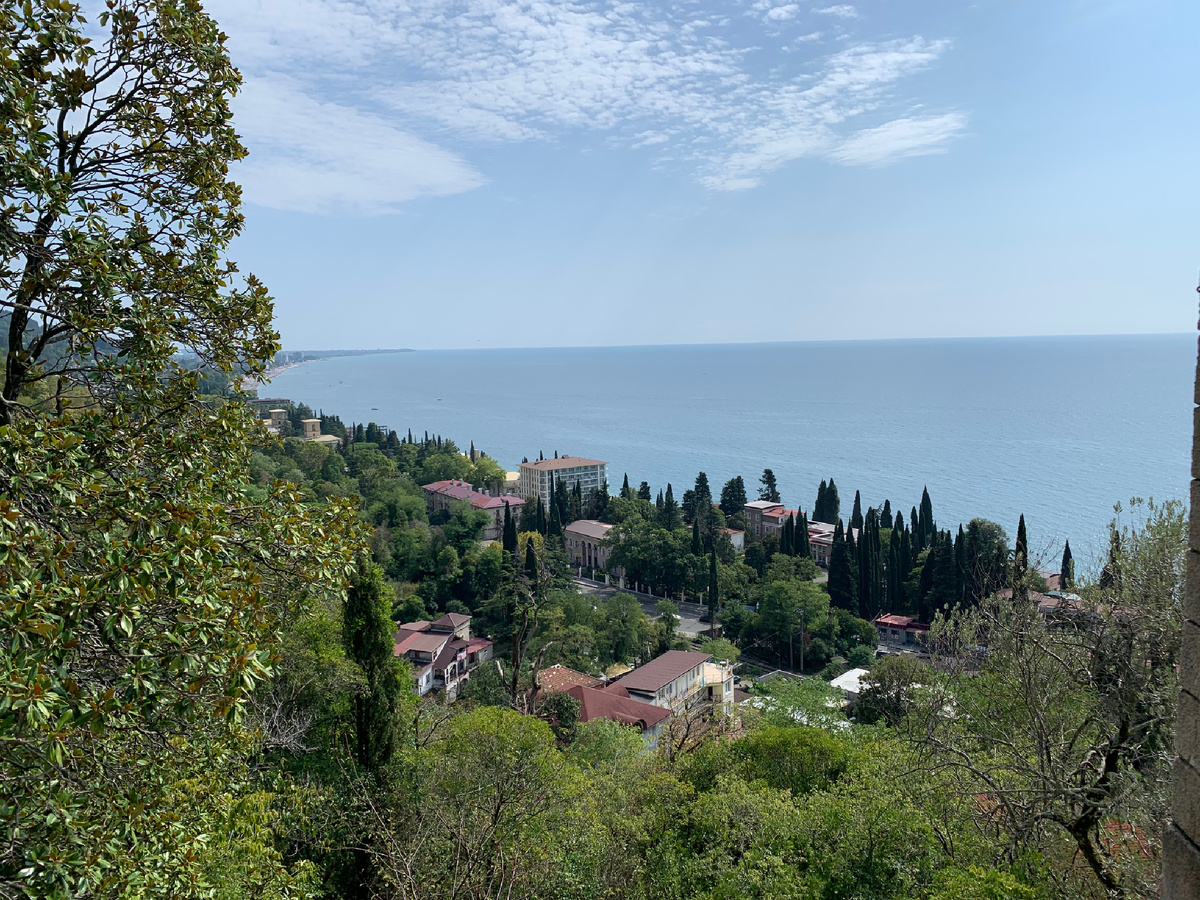 Старая Гагра. Фото я сделала на даче Лакобы