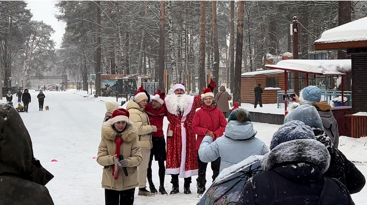 Дружные Дедушки Морозы 