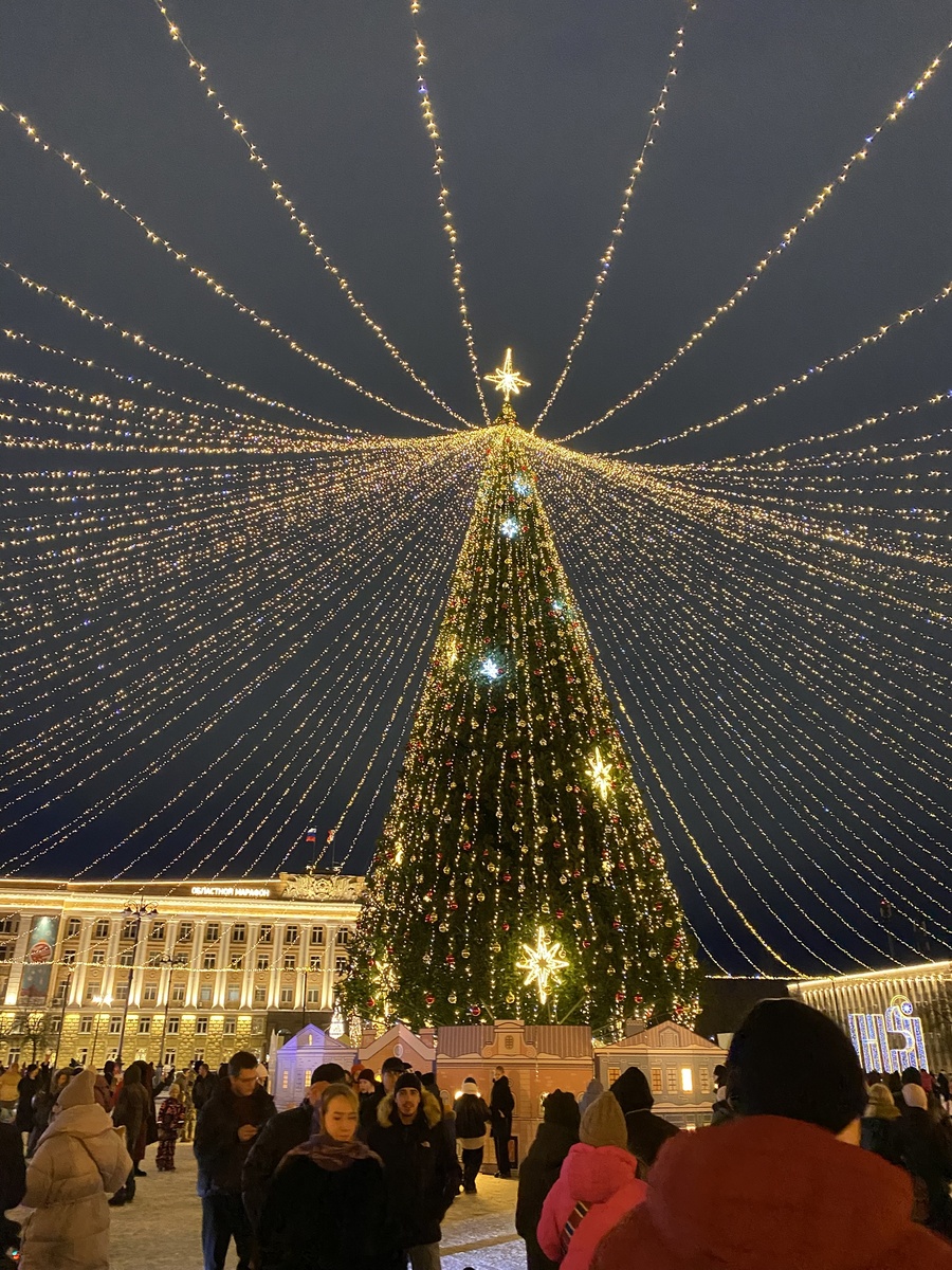 Елка на центральной площади