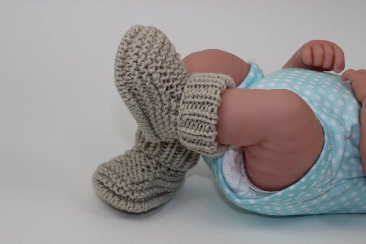 Периодически у вязальщиц возникает вопрос из какой пряжи вязать для новорожденного? Нашла вот такие рекомендации.