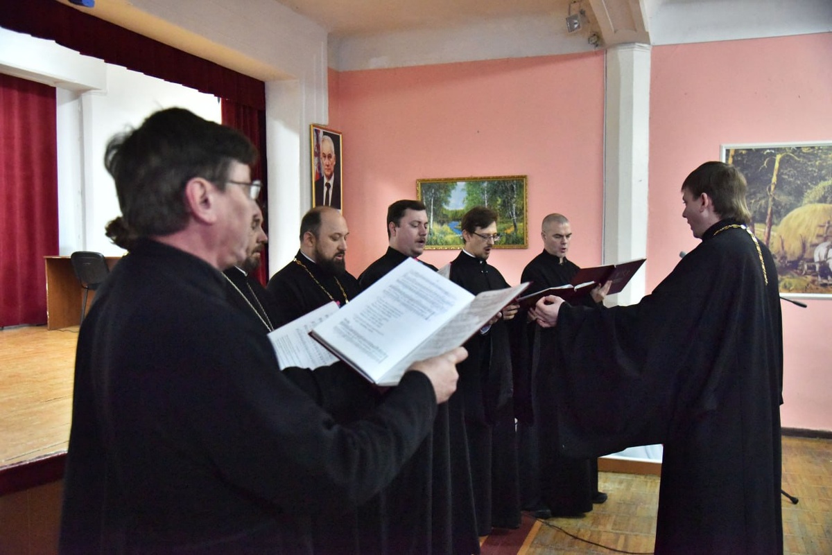  📷    В военном госпитале Оренбурга состоялся рождественский концерт для раненых бойцов Белов Михаил Александрович