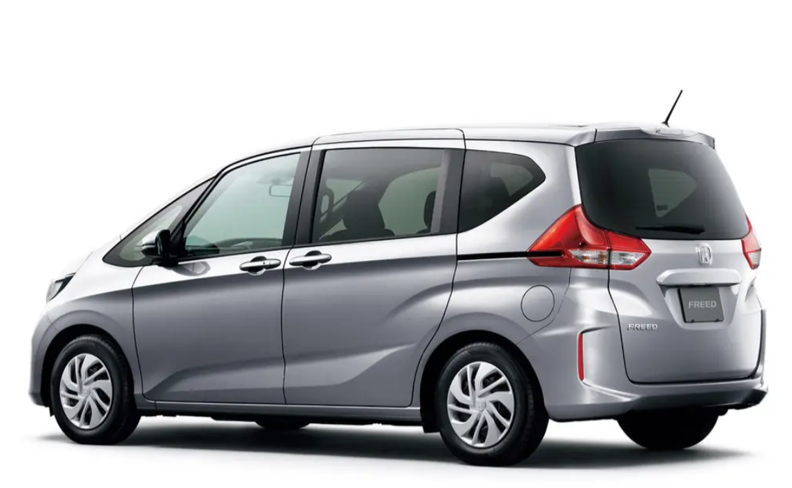 Honda Freed в сером цвете