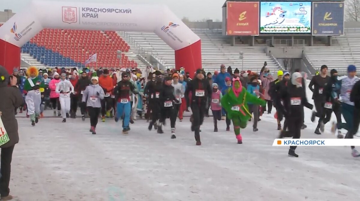     Более 600 человек из разных уголков страны приняли участие в рождественском полумарафоне в Красноярске