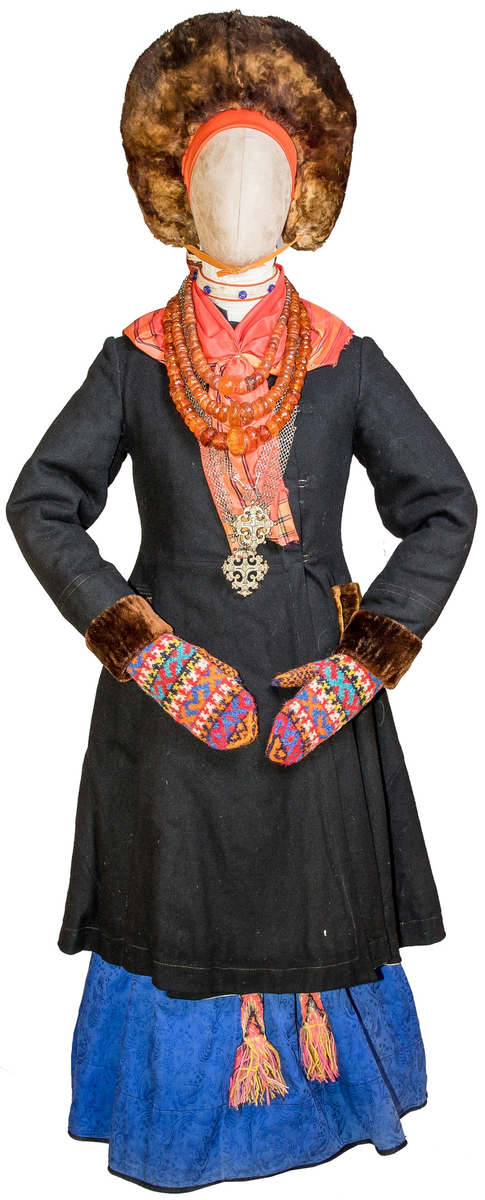 Комплект шапоцницы из коллекции Государственного музейного объединения "Художественная культура Русского Севера" (г. Архангельск)