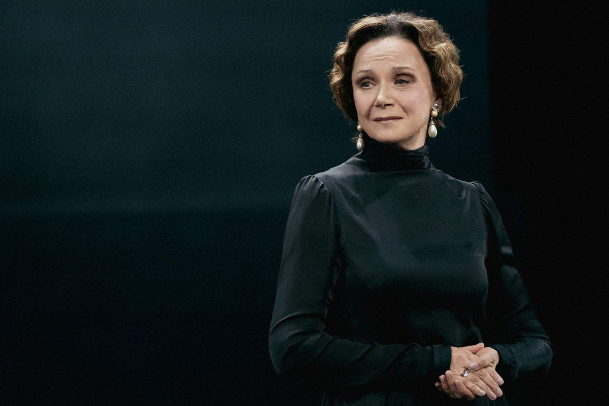 МК (Ирина Купченко в театре)