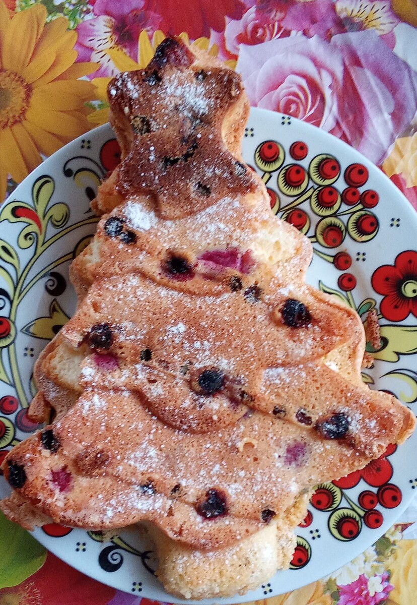 Малинка жаль потемнела, нужно использовать цукаты, будет ещё красивее.