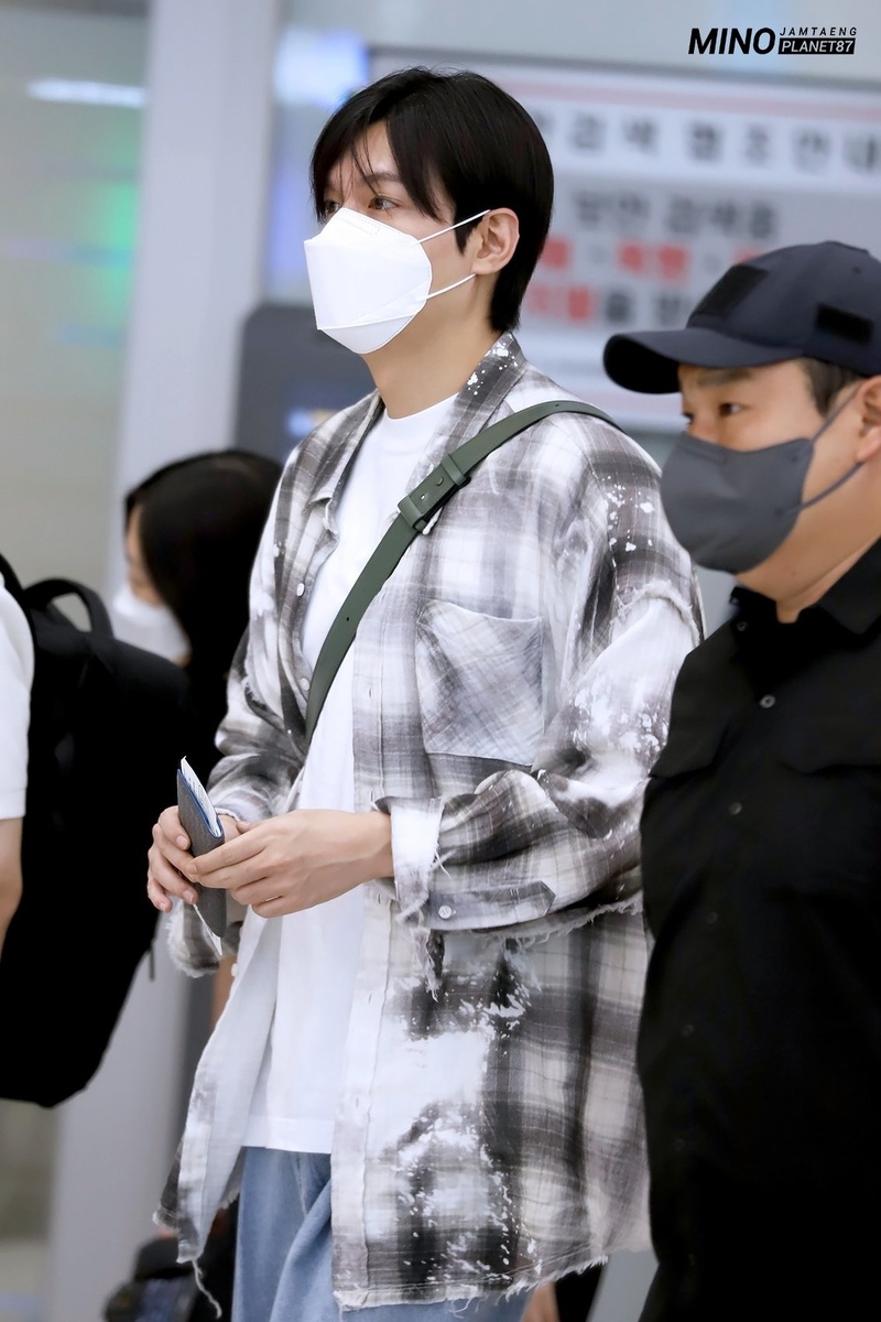 Актер Ли Минхо в аэропорту Инчхон 6 августа 2023 года