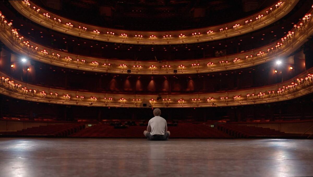    «Сны отеля “Челси”», «Величайший кутюрье» и еще 7 документалок, которые стоит посмотреть (фото 1)